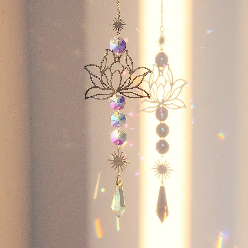 décoration murale fleur lotus or bleu transparent cristal bohème artisanal chaines métal
