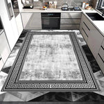 Élégant tapis décoratif avec motif grec noir et blanc dans une cuisine moderne.