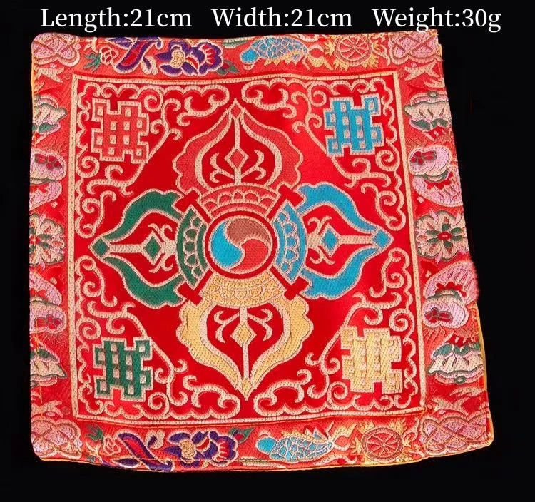 serviettes traditionnelles multicolores brodées motifs floraux géométriques opaques