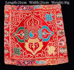 serviettes traditionnelles multicolores brodées motifs floraux géométriques opaques