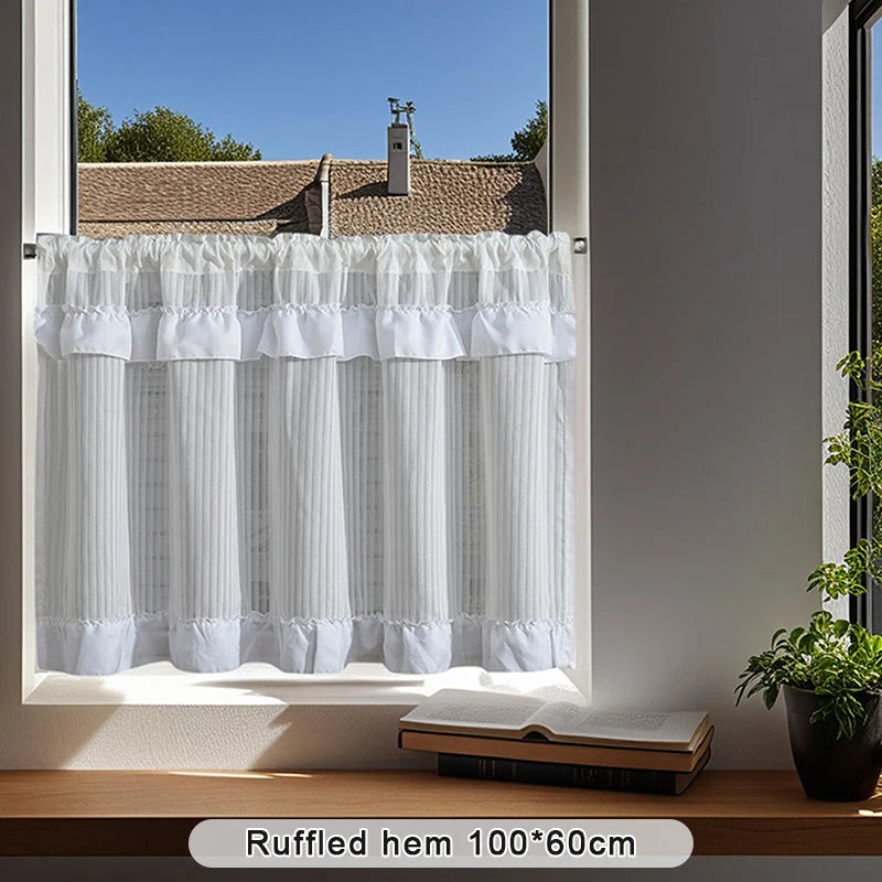 rideaux fenetre valance blanc cassé vert clair tissu texturé rayures verticales bord frangé translucide