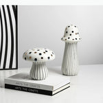 décoration intérieure moderne statue champignon peint rayures pois or blanc noirscrição abstraite contemporaine