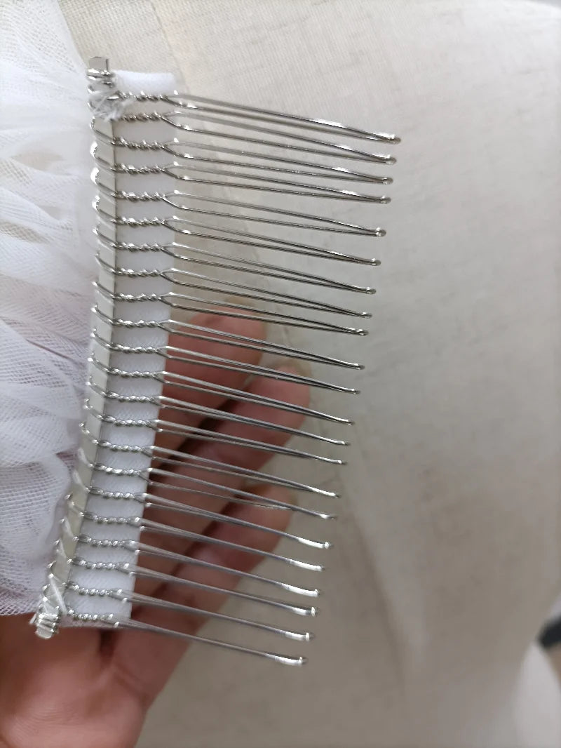voile mariée blanc dentelle broderies élégante translucide clips métalliques femme classique accessoire mariage luxueux