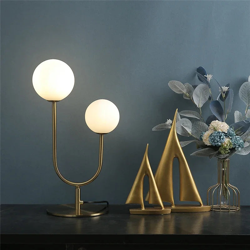 lampe table moderne or blanc sphères translucides câble noir base plate