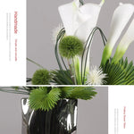 vase moderne argenté brillant fleurs artificielles blanches vertes décoration maison
