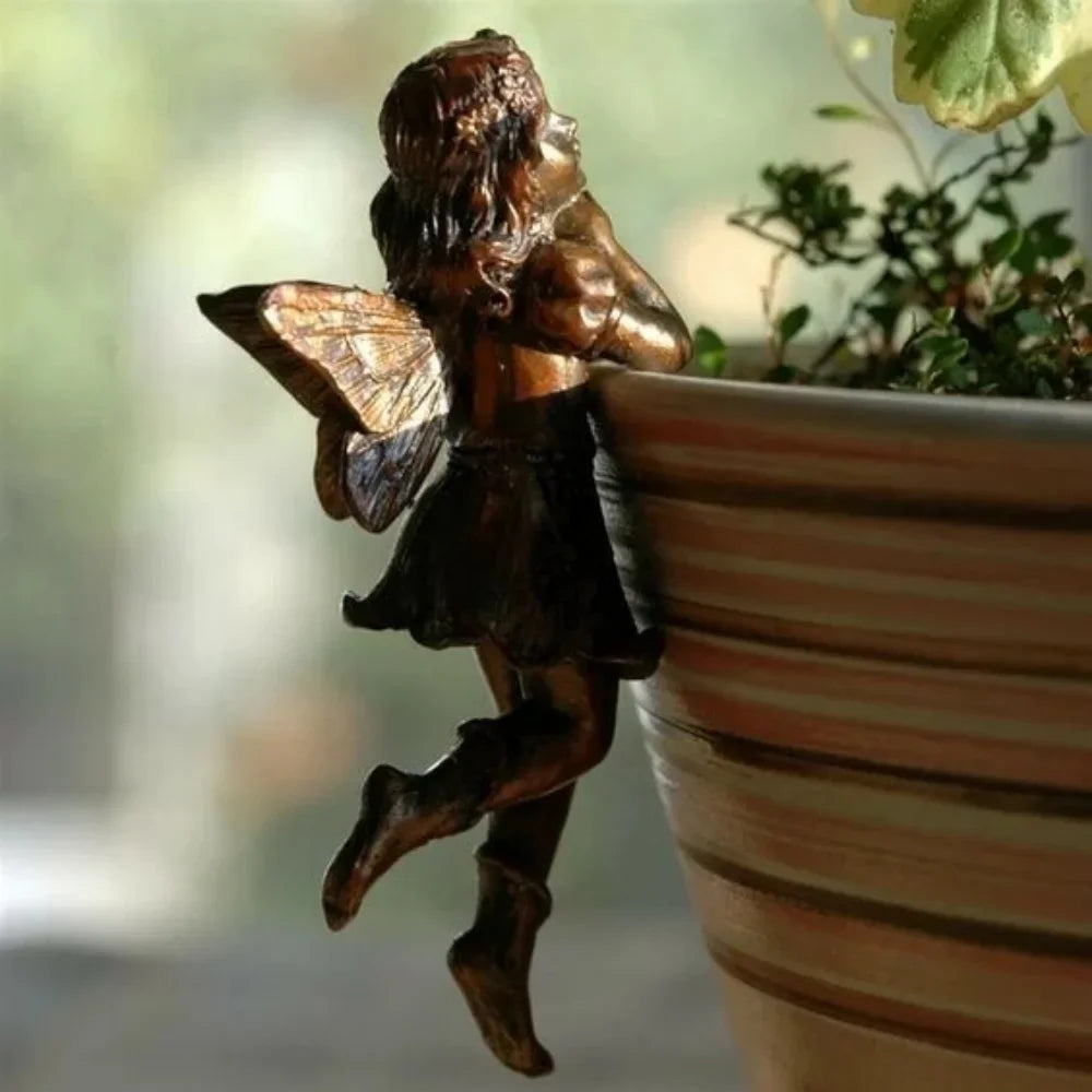 Statue de jardin en résine dans un espace vert