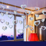 Ballons pluie argentés suspendus pour décoration de mariage élégante