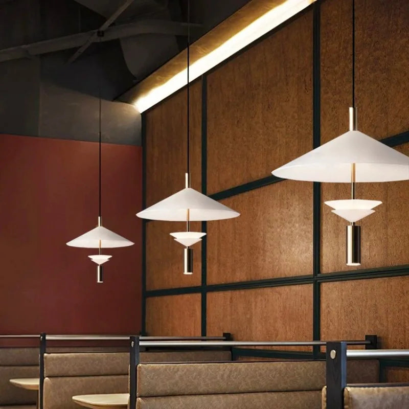 suspension lumineuse moderne conique rouge blanc doré cristal salon salle manger