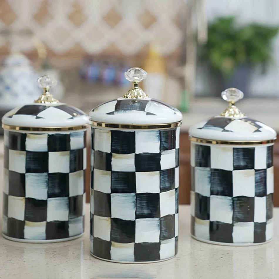 contenants cuisine porcelaine émaillée carreaux géométriques bleu blanc rose classiques