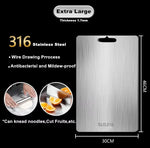 planche découper acier inoxydable argenté moderne poignée intégrée lisse brossée cuisine utilitaire double face