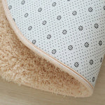 tapis doux décoration intérieure moderne gris beige salle bain antidérapant poils suède