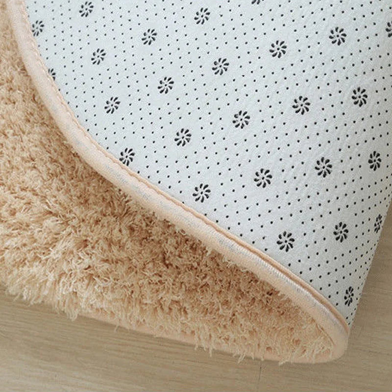 tapis doux décoration intérieure moderne gris beige salle bain antidérapant poils suède