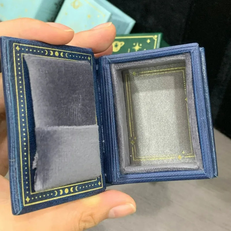 Intérieur velours de la boîte à bague magnétique