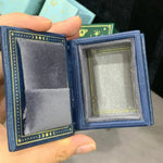 Intérieur velours de la boîte à bague magnétique