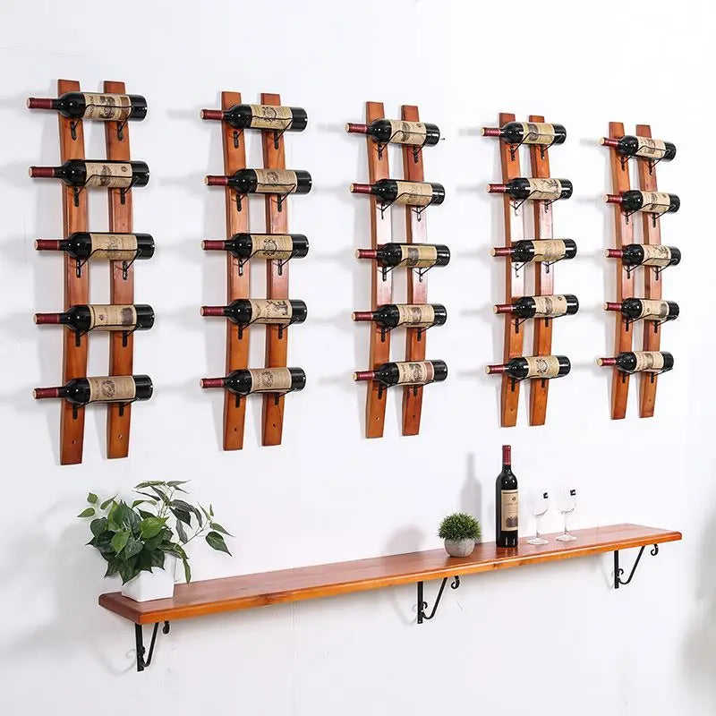 présentoir vin mural bois marron étagère murale bouteilles verres plantes rustique