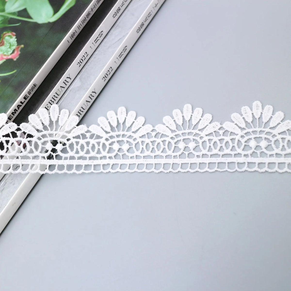 ruban dentelle motif floral blanc largeur 3cm polyester soluble eau mariage décoration classique élégante