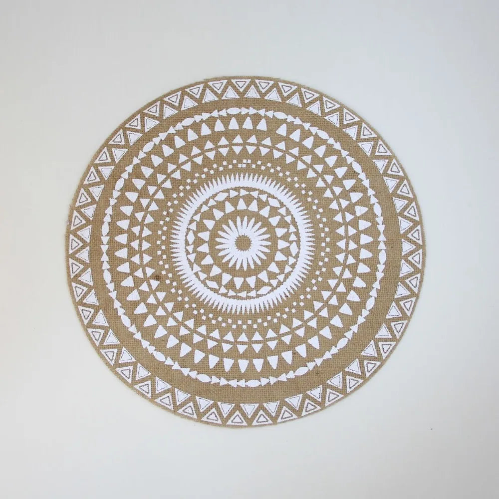 serviettes table boho chic beige noir motifs géométriques franges tissu lin opaques rondes