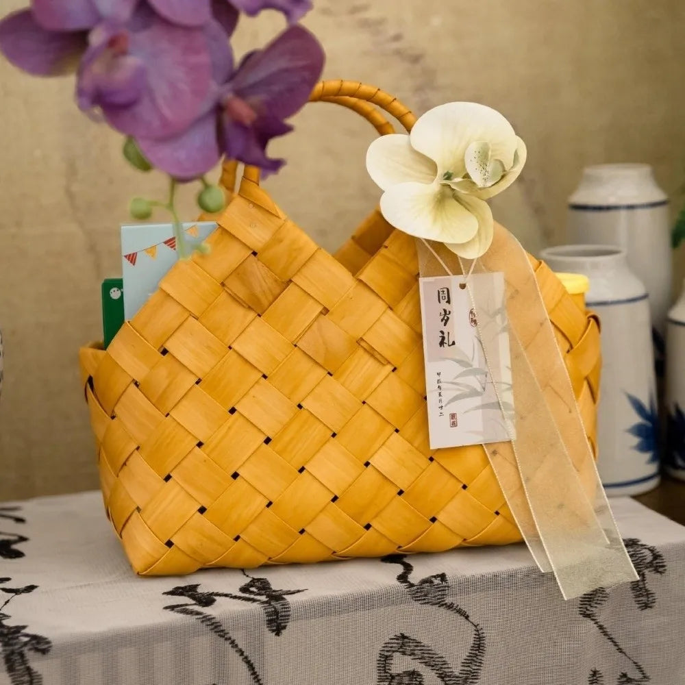 panier osier tressé traditionnel beige clair poignée rangement décoration rusticestyle