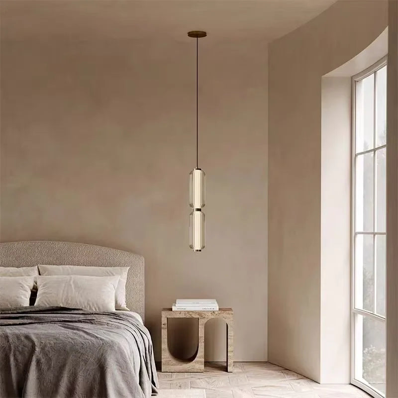 suspension lumineuse moderne minimaliste blanc doré transparente câble noir chambre salonhôtel