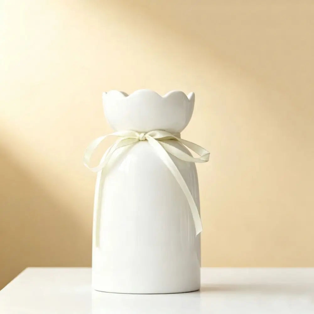 vase céramique blanc moderne poterie lisse ruban décoration intérieur simple table restaurant