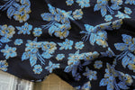 tissu polyester brodé fleurs relief noir vert bleu doré résistant opacité jacquard 165cm fleuri