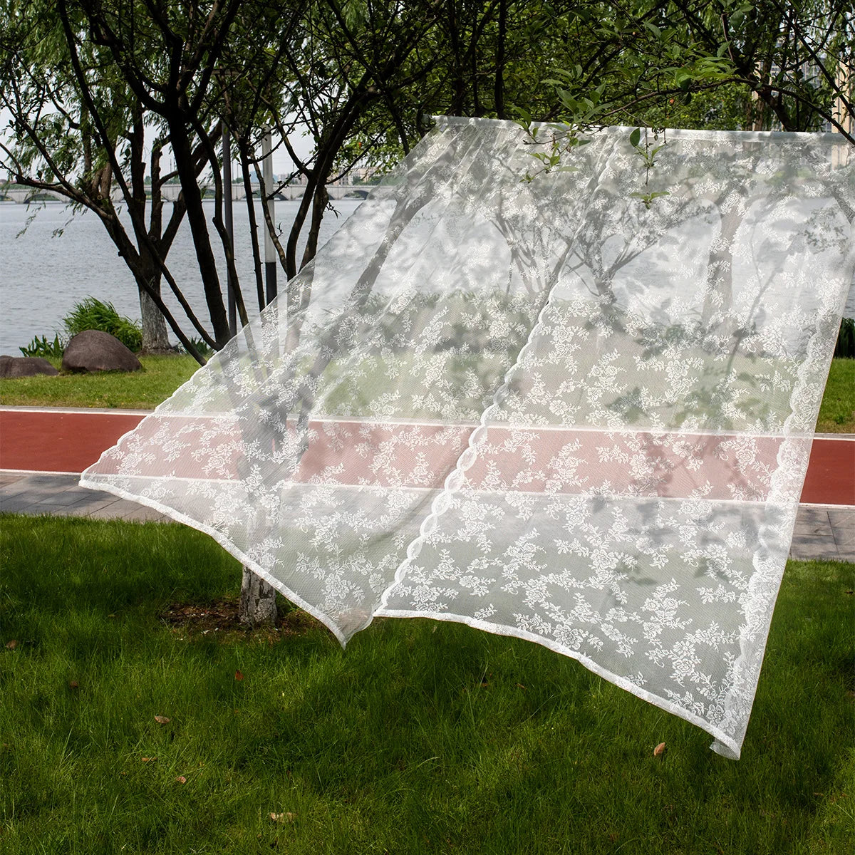 voile fenêtre transparente brodée fleurs blanches fond blanc polyester large 100cm hauteur 110cm 180cm