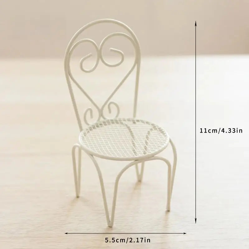 chaises table miniature métal grillagé vintage beige coussin serviette