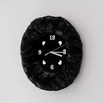 horloge murale texturée moderne noir blanc argenté chambre coucher décoration intérieure chic frontalisée