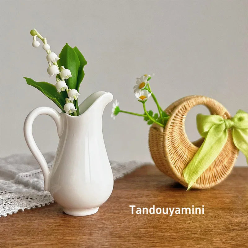 accessoires poupée miniature vase céramique ancien cruche anse fleur motif floral panier tressé rustic