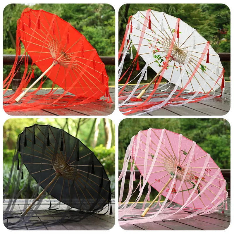 parapluie traditionnel chinois rouge translucide franges colorées poignée bois artisanale