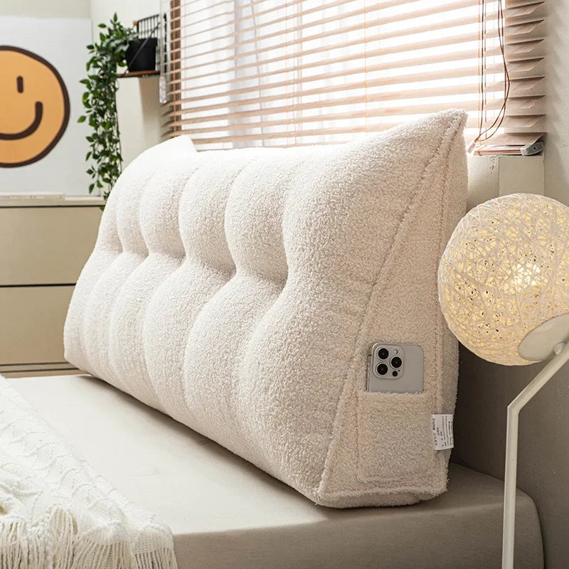 grand oreiller lit rectangulaire beige clair doux moelleux boutons décoratifs