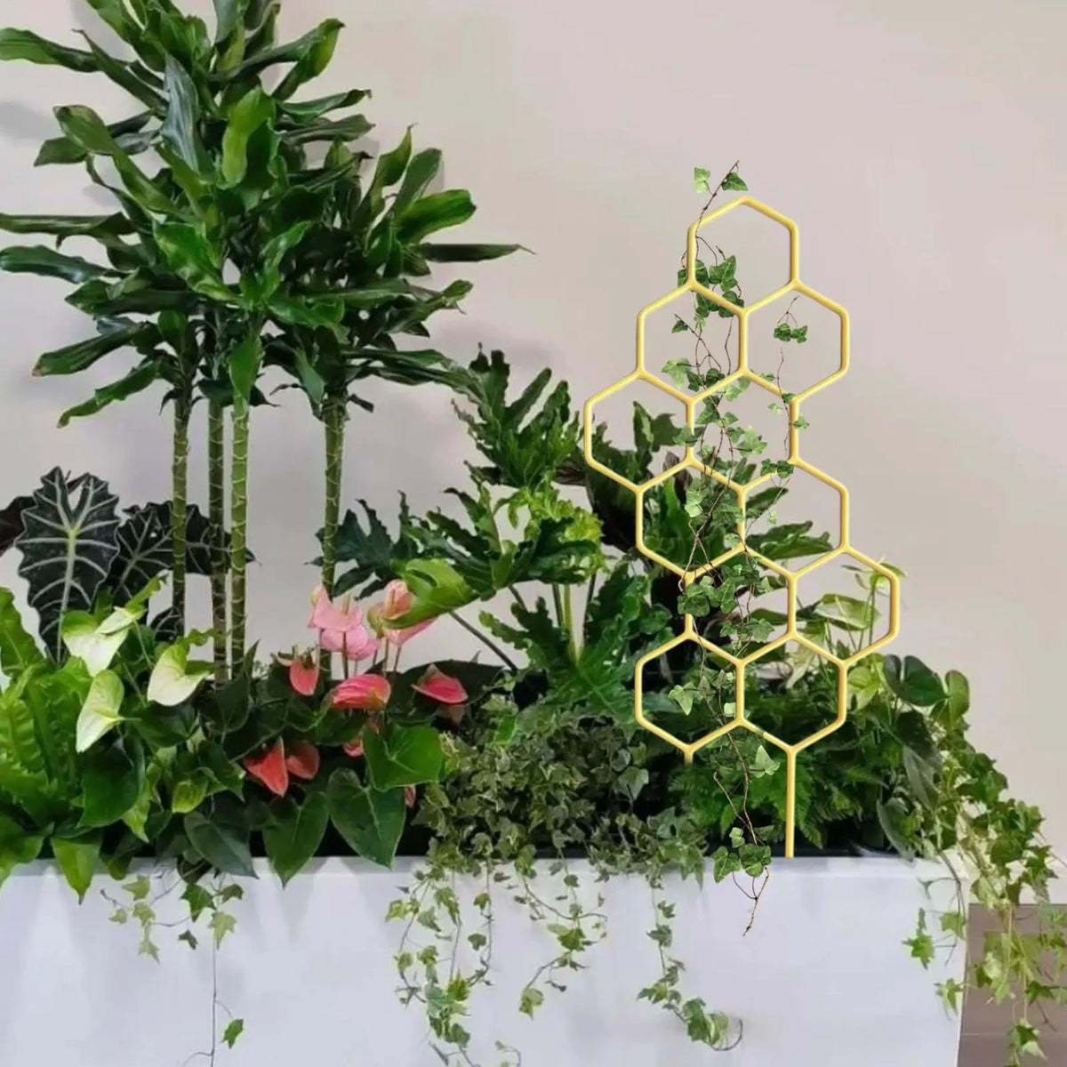 treillis plastique nid d'abeille jaune doré plantes grimpantes fleurs balcon jardin moderne minimaliste