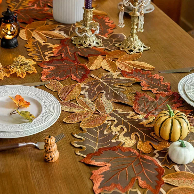 nappe automnale feuilles erables brode marron orange rustique citrouilles bougies decoration