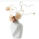 vase moderne minimaliste blanc opaque aspect grumeleux décoration table arrangement floral