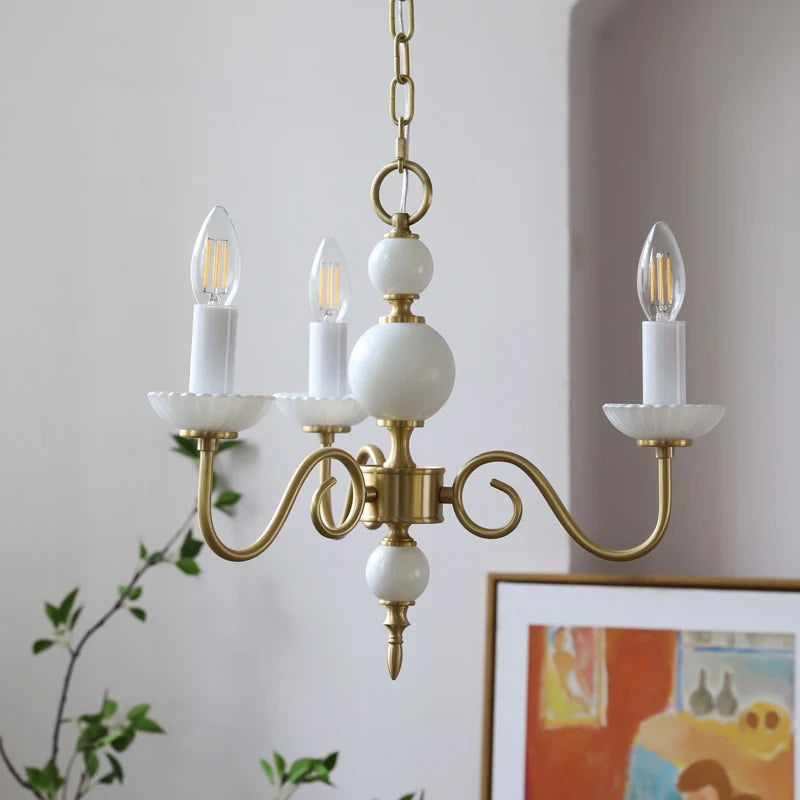 lustre classique or ampoules brillantes salon salle bain éclairage maison vintage métal