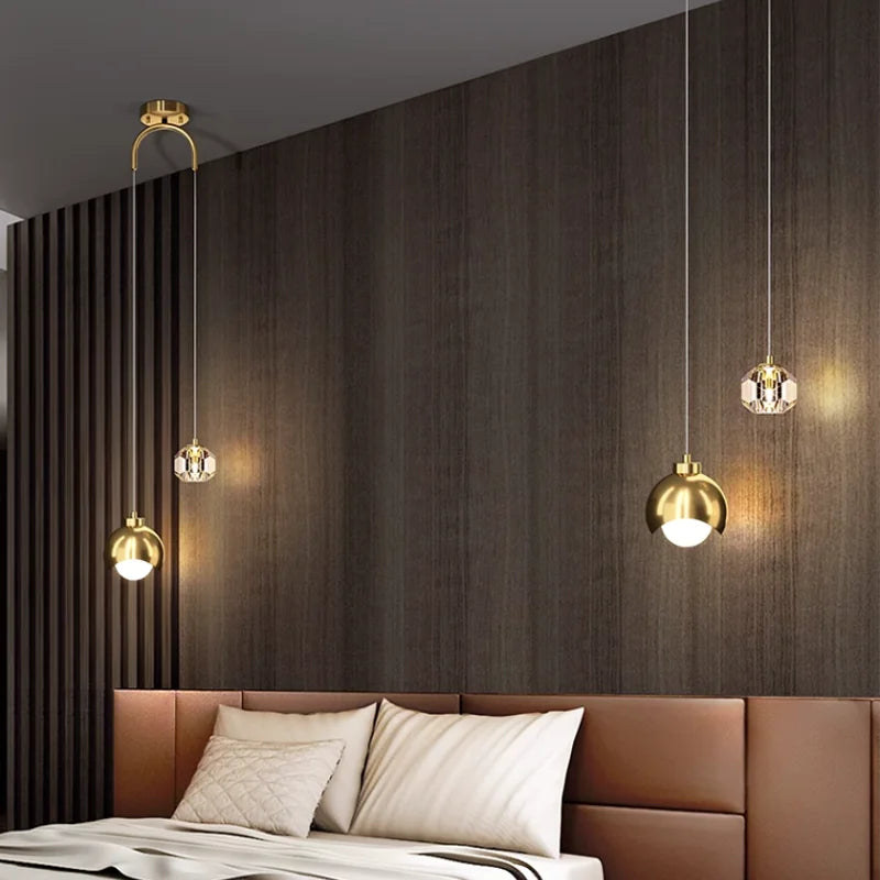 Suspension boule luminaire LED 24W noir au-dessus d'une table