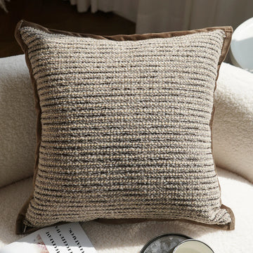 housse coussin carrée beige marron cuir effet texture tissée canapé salon moderne