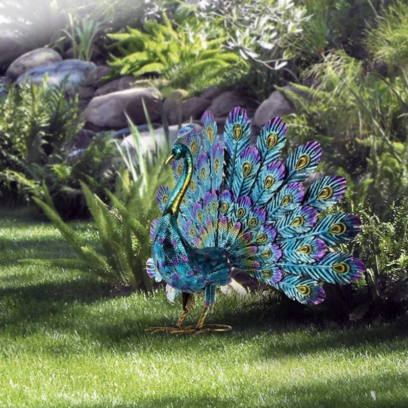 statue paon extérieur métal bleu vert jaune violet turquois plumes texturées réaliste jardin patio