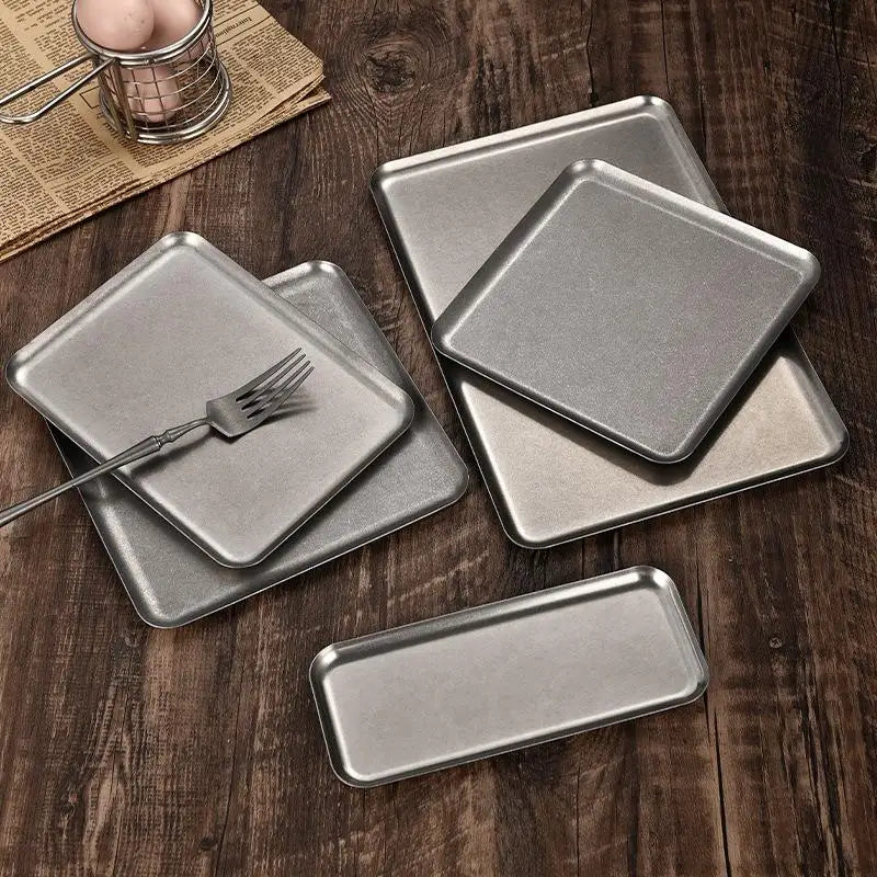 assiettes modernes gris métallisé mat opaques set repas fourchette couteau fruits légumes