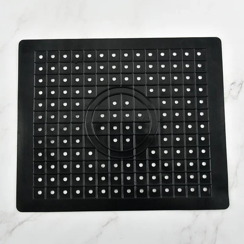 tapis cuisine moderne perforé adhésif noir blanc vertclair