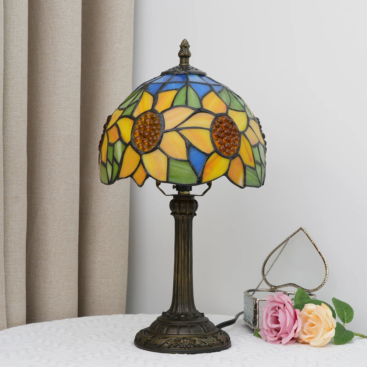 lampe table tournesols motif floral tiffany multicolore verre opaques élégante décoration chambre salon vintage