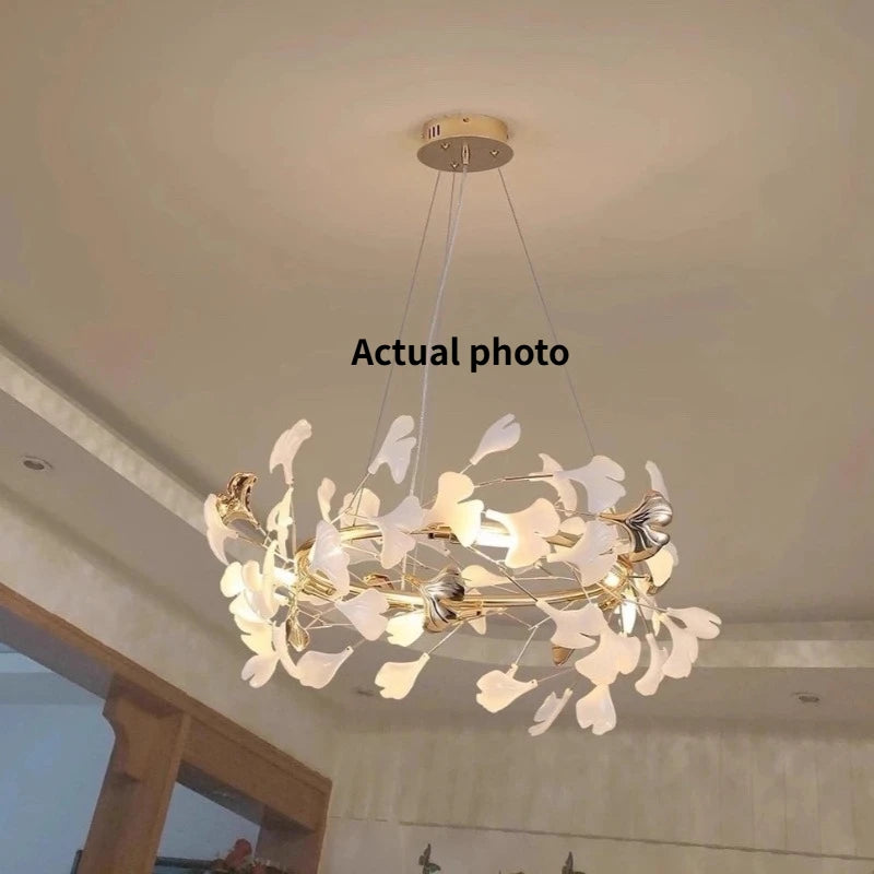 suspension lumineuse feuilles stylisées blanc doré contemporain opacité eyelets chambre salon