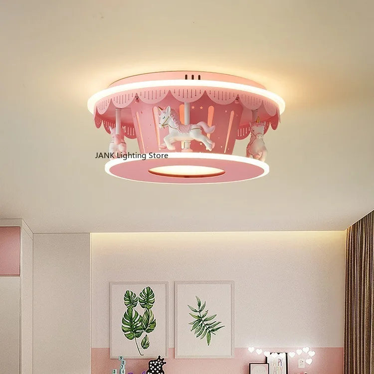 lampe enfantine rose carrousel chevaux blancs moderne éclairage chambre enfants interrupteur bouton LED
