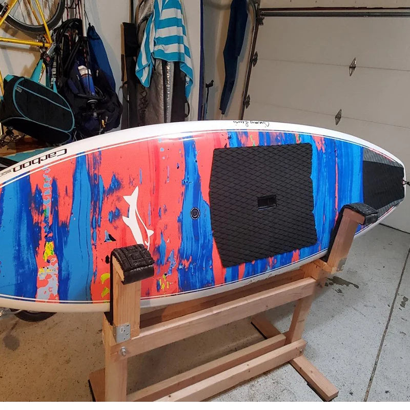 tapis antidérapant autoadhésif découpable surf paddleboard motifs abstraits diamantés blanc noir bleu