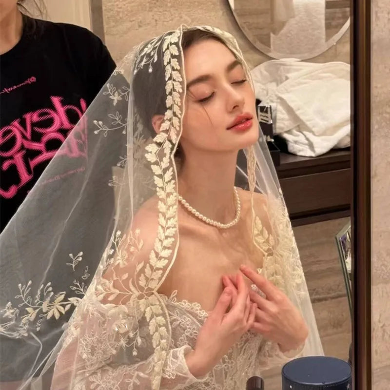 voile mariée cathédrale long blanc dentelle broderie florale tulle accessoire mariage élégant classique