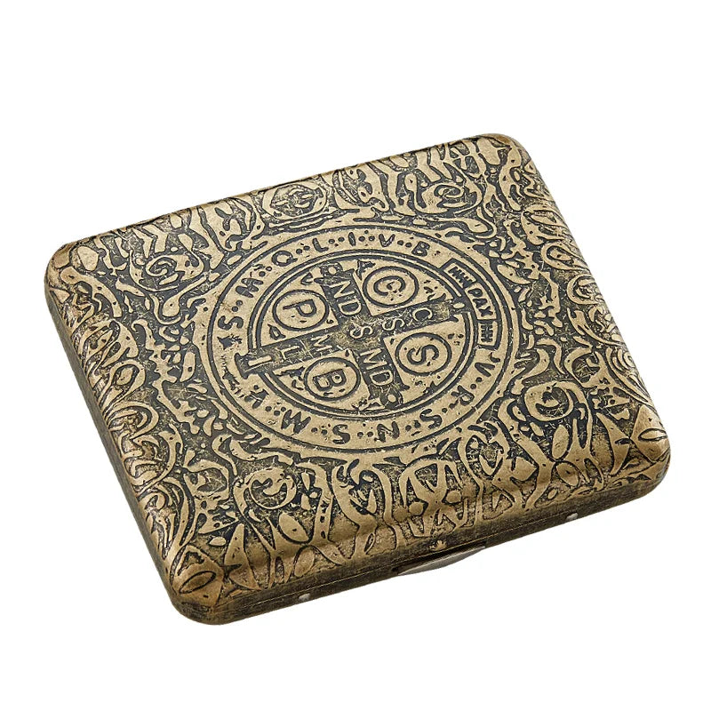 boîte cigarettes vintage métal bronze gravure relief rétro accessoires fumeurs