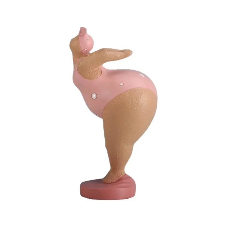 statues yoga contemporaines humoristiques résine rose beige points blancs texture mat opaques
