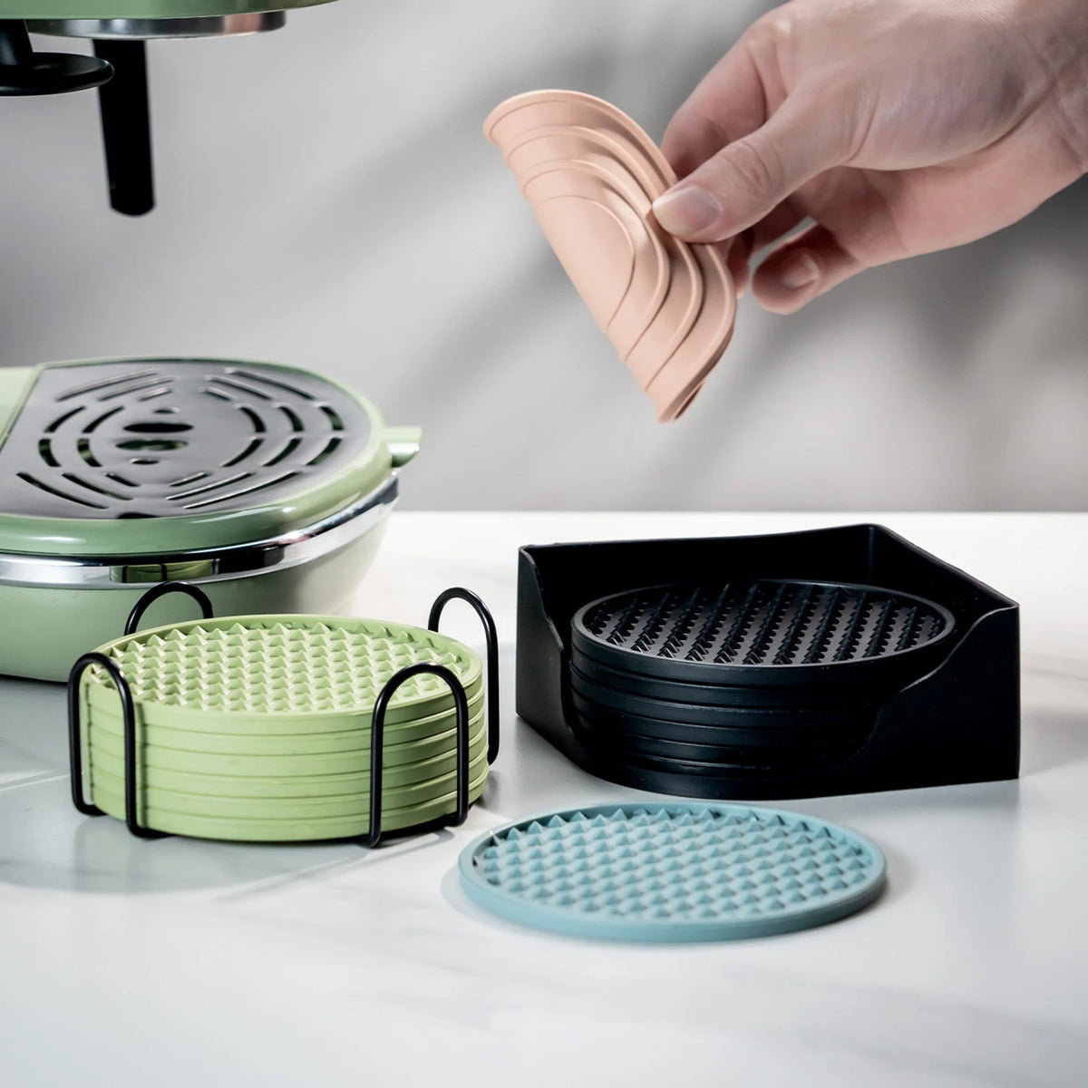 sous verres perforés moderne vert clair rose bleu noir respectueux environnement anneaux métalliques set