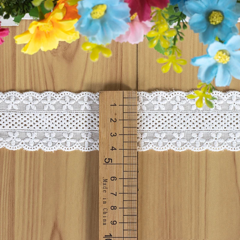 ruban dentelle fine motifs floraux blanc classique 100 coton 4.2cm large écologique bricolage décoration