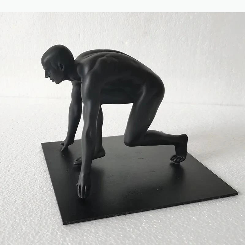 sculpture homme résine noire moderne course base carrée décoration intérieure minimalistestyle